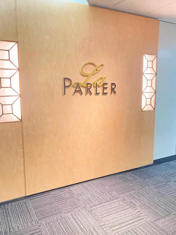 梅田本店 スライド画像 01